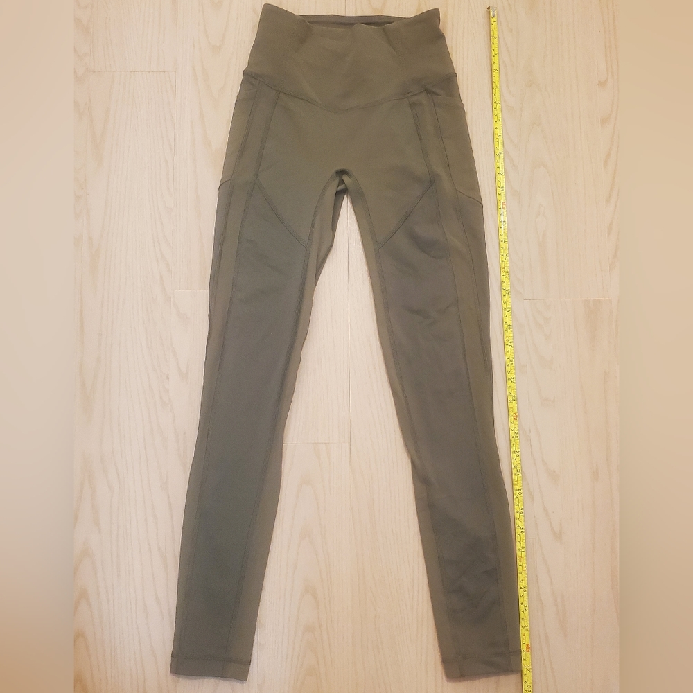 Vintage Lululemon Legging size 6 (closer to a 4 or 5)